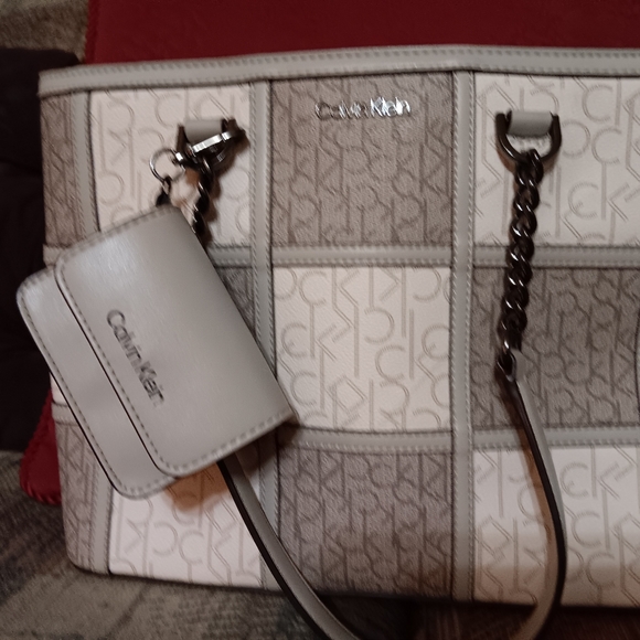 Dooney and Burke handbag - Picture 3 of 4